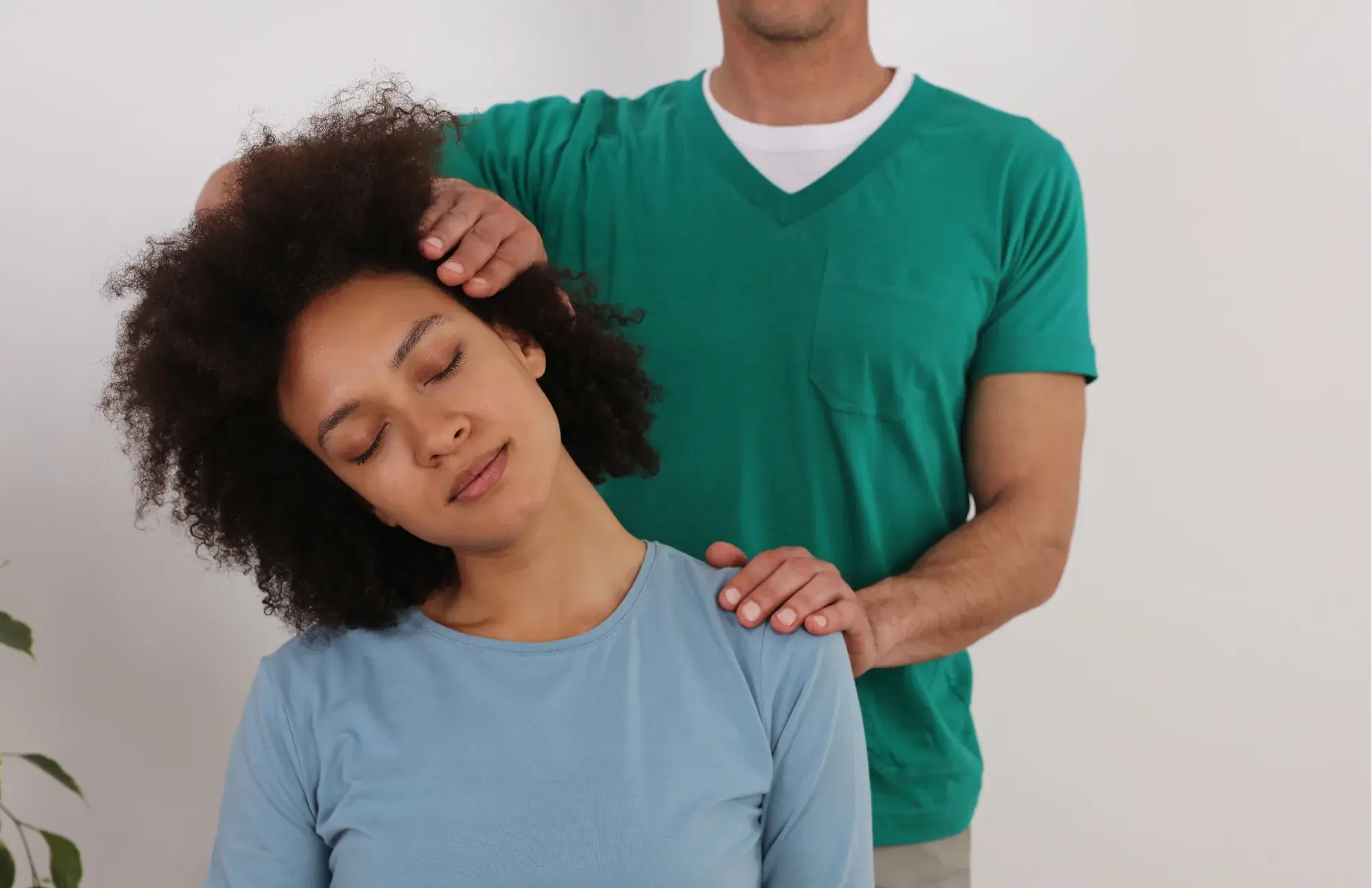 Tecnica manuale osteopatica sulla zona cervicale