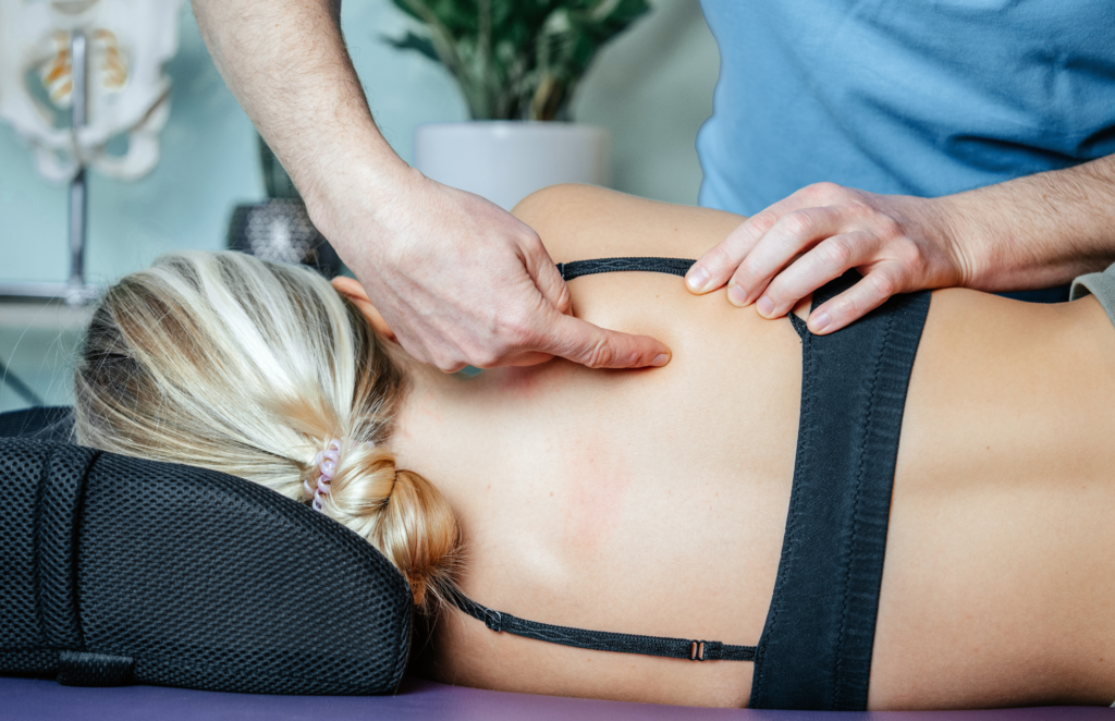 scrocchiare la schiena