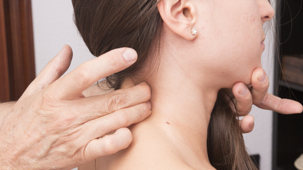 come scrocchiare il collo